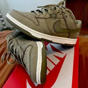 Wmns Nike Dunk Low- Neutral Olive